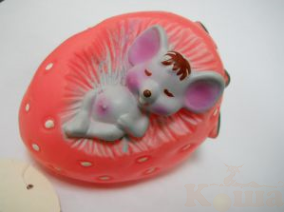 картинка Игрушка "Мышь в клубнике" 7,5см от магазина Коша